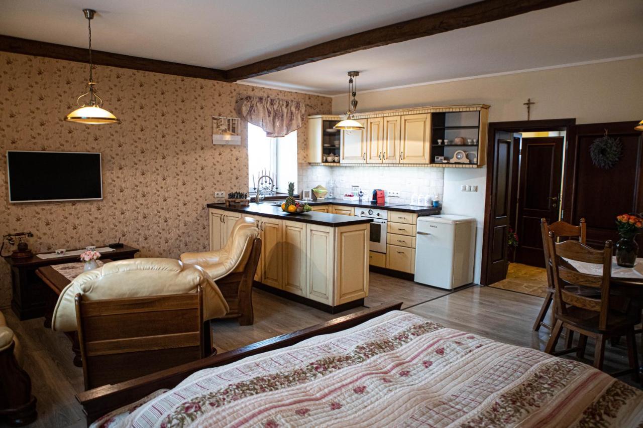 Kalvin Restaurant & Pension Rastislavice Zewnętrze zdjęcie