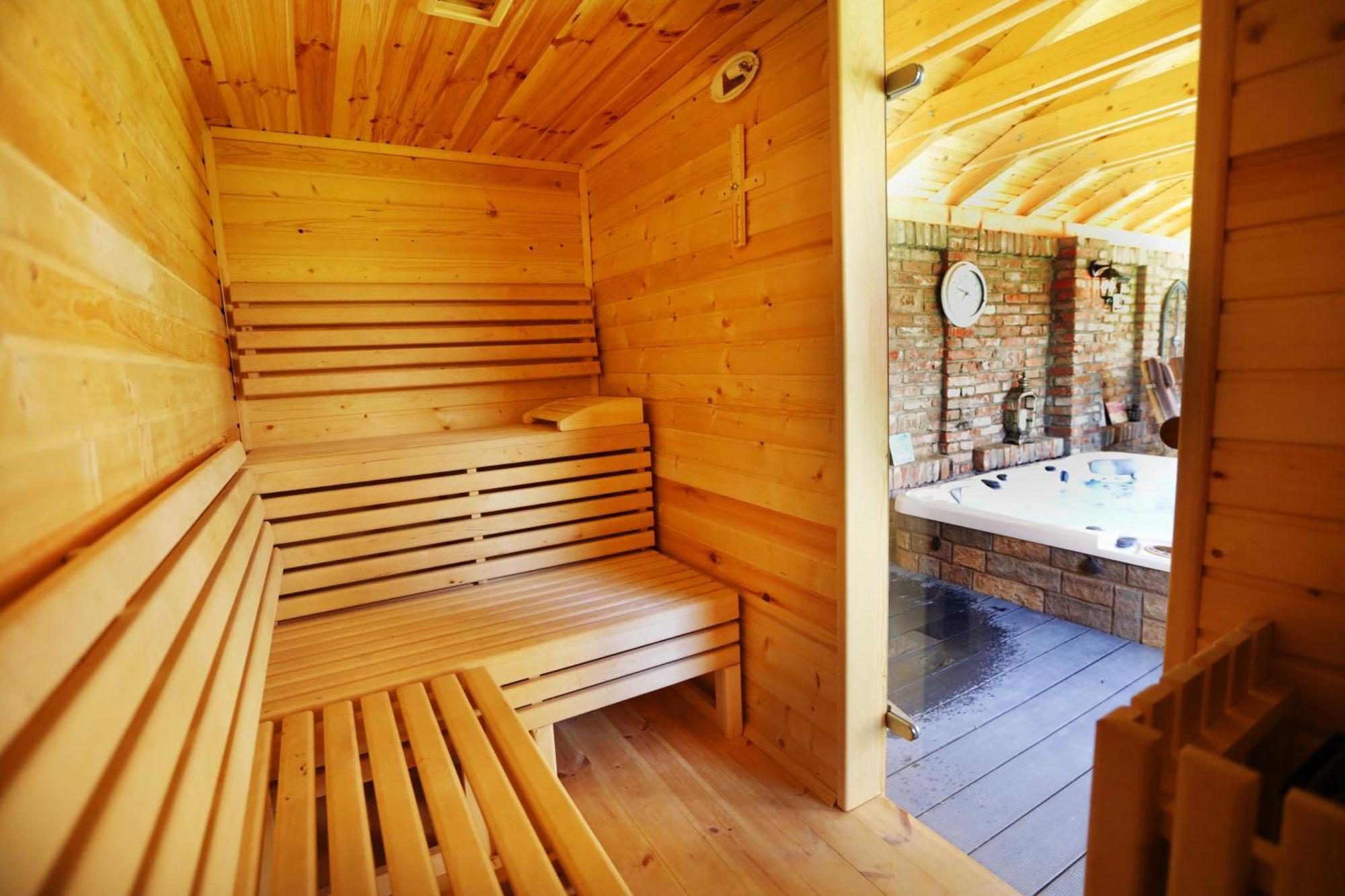 Kalvin Restaurant & Pension Rastislavice Zewnętrze zdjęcie