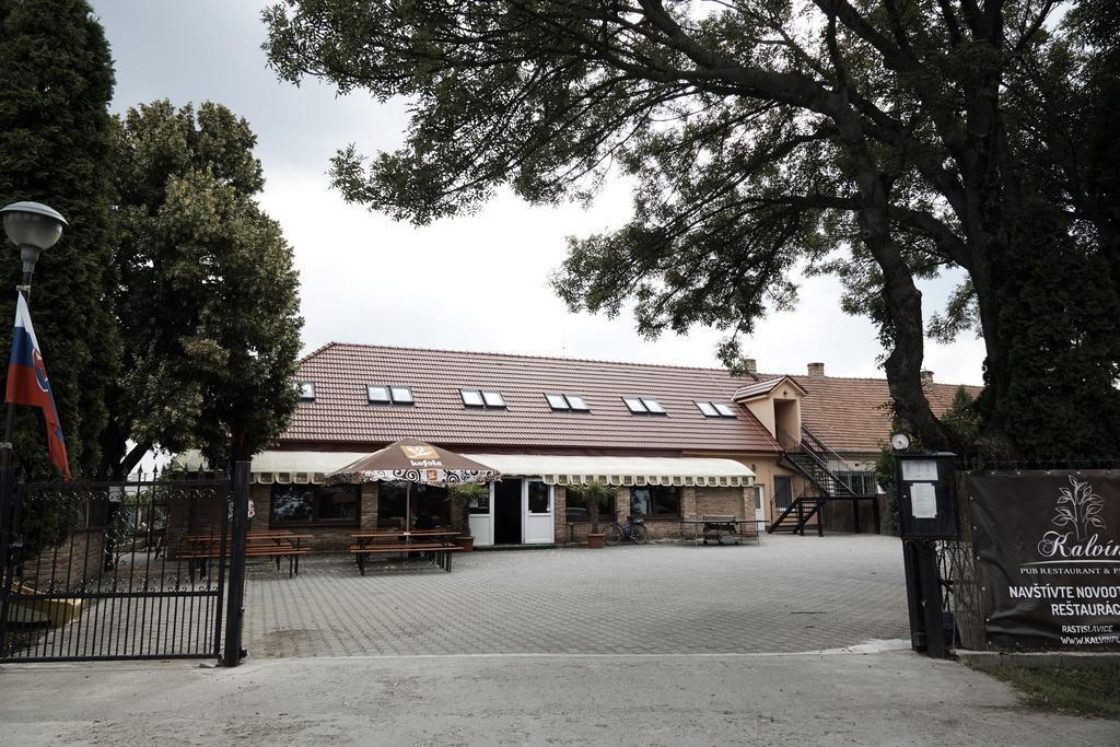 Kalvin Restaurant & Pension Rastislavice Zewnętrze zdjęcie