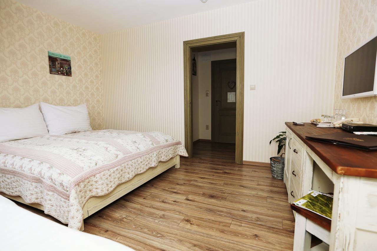 Kalvin Restaurant & Pension Rastislavice Zewnętrze zdjęcie